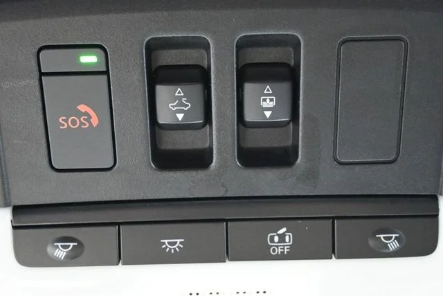 Used 2023 Black Nissan SL image 43