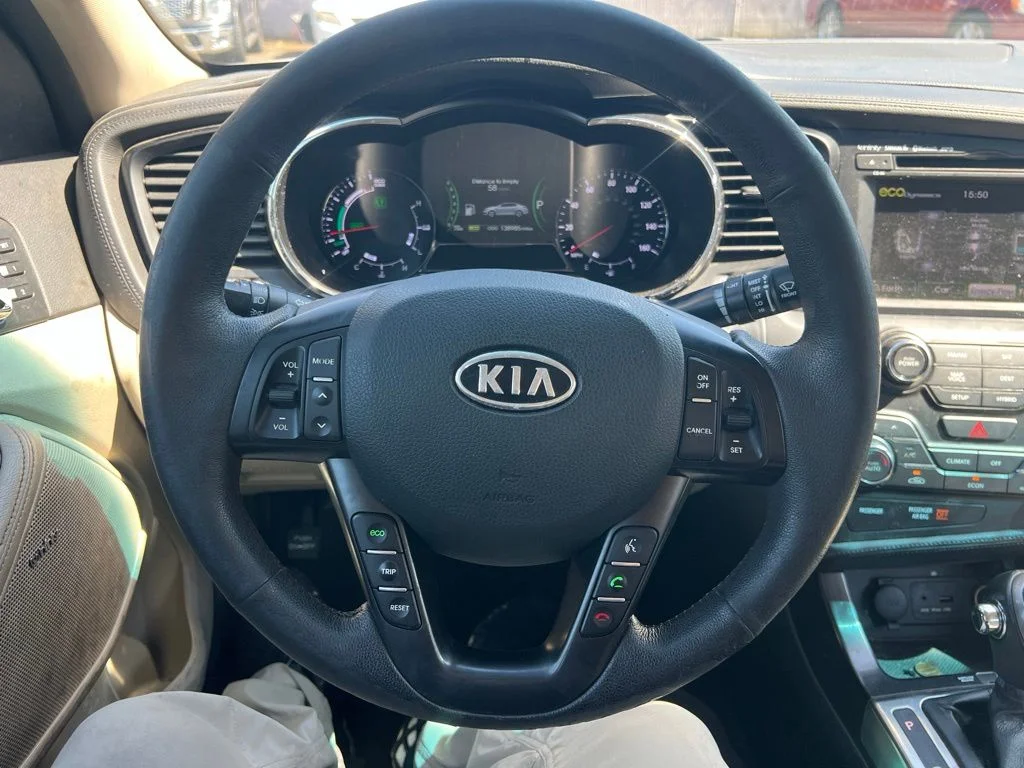 Used 2011 Silver Kia EX image 11