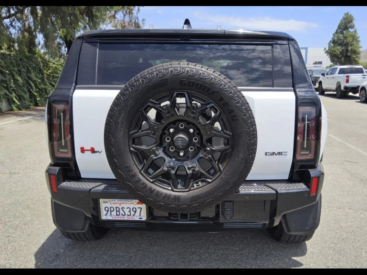 Used 2024 Interstellar White GMC 2X image 21