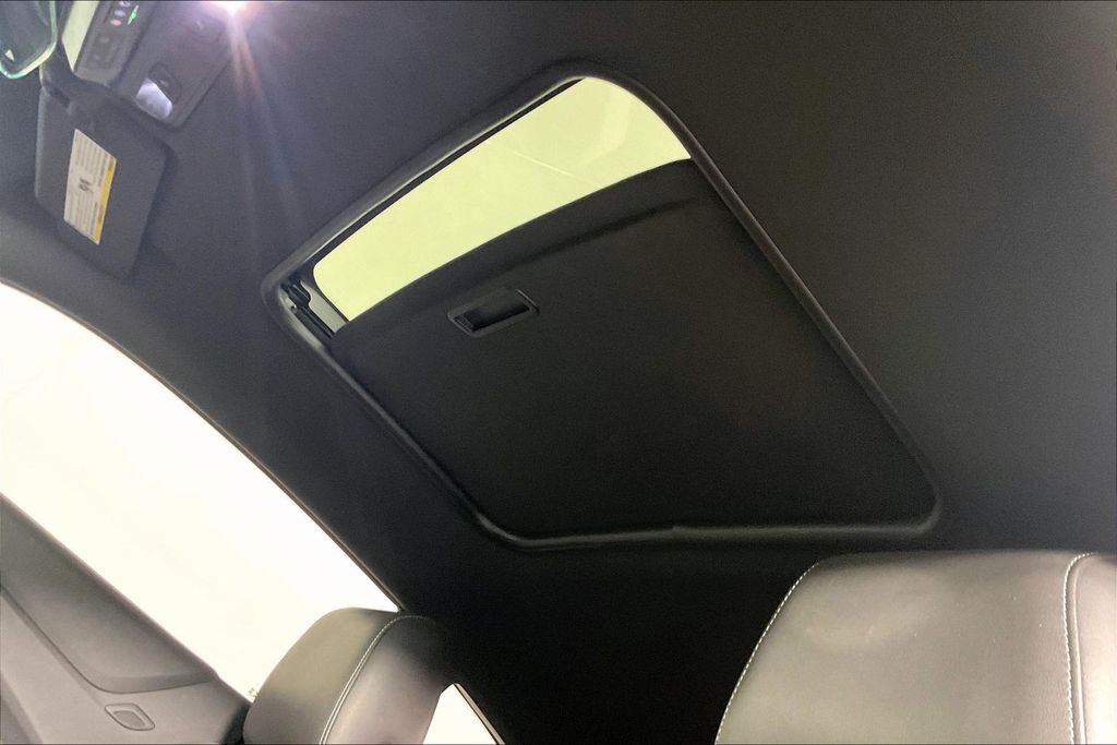Used 2022 Black Chevrolet 2LT image 3