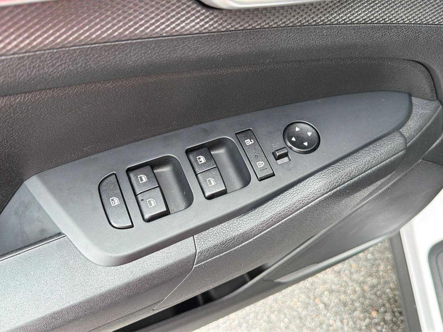Used 2025 Glacial White Pearl Kia LX image 30