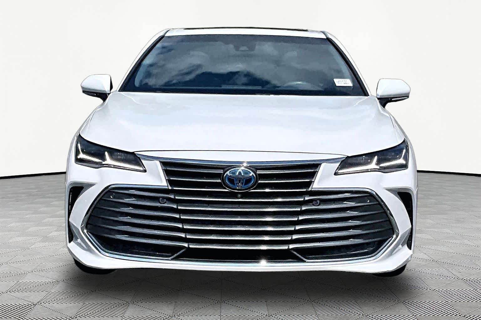 Used 2020 Wind Chill Pearl Toyota Hybrid Limited image 7