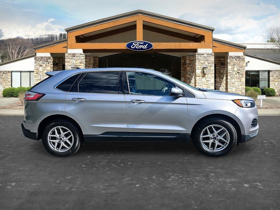 Used 2022 Silver Metallic Ford SEL image 4