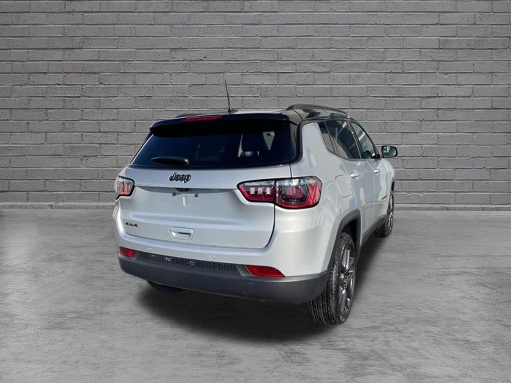 New 2026 Silver Zynith Metallic Clear-Coat Exterior Paint Jeep Limited image 10
