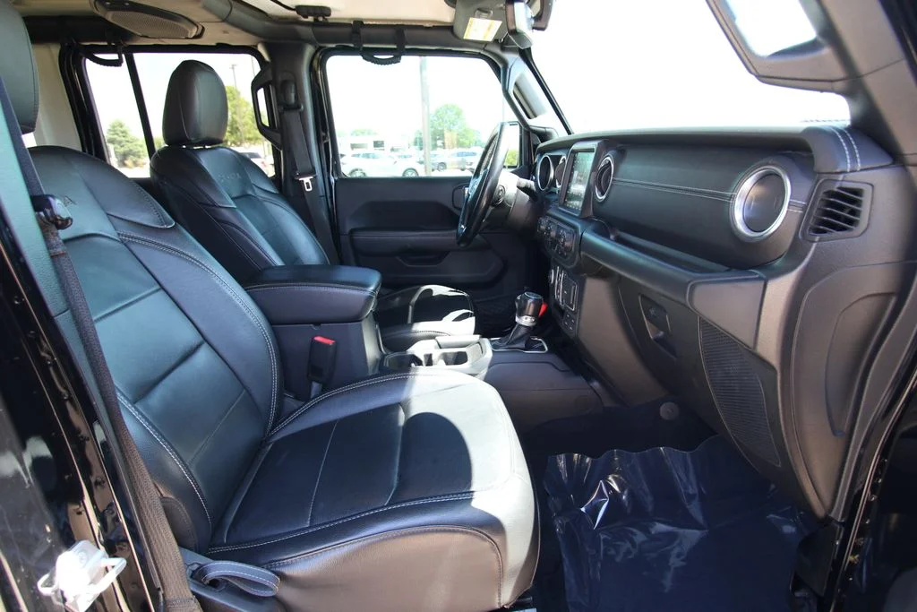 Used 2019 Black Jeep Unlimited Sahara image 8