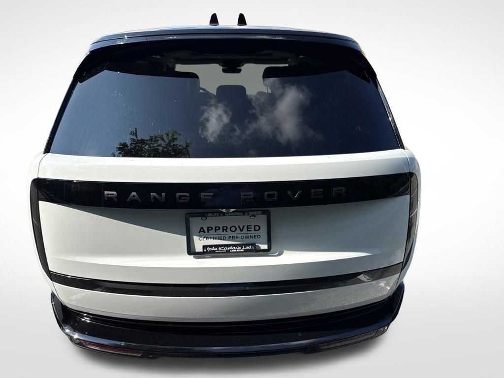 Used 2024 White Land Rover SE image 6