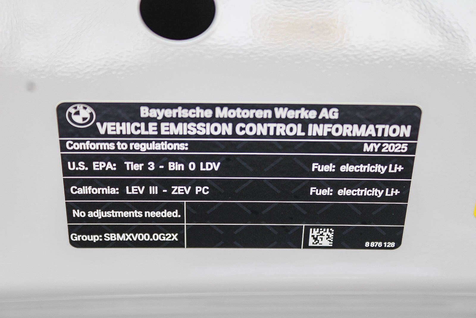 Used 2025 Mineral White Metallic BMW xDrive40 image 29