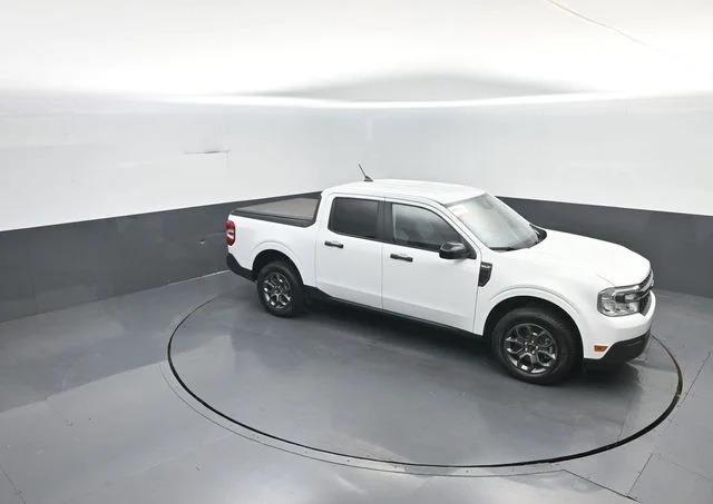 Certified Used 2024 Oxford White Ford XLT image 25