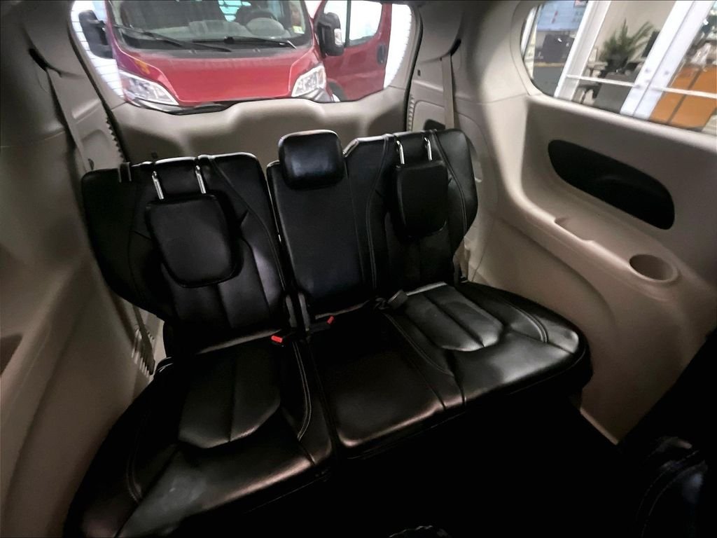 Used 2023 Silver Chrysler Touring L image 17