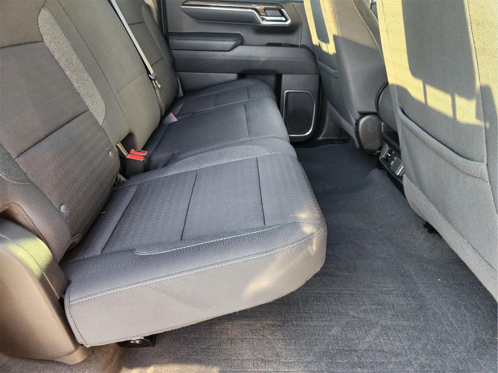 2025 Chevrolet Silverado 1500 photo 32 of 34
