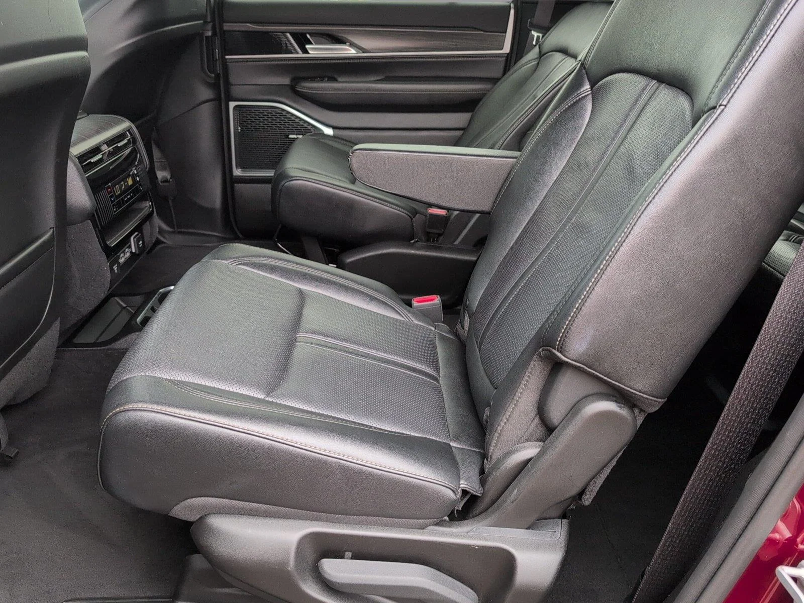 Used 2024 Velvet Red Pearlcoat Jeep Series II image 33