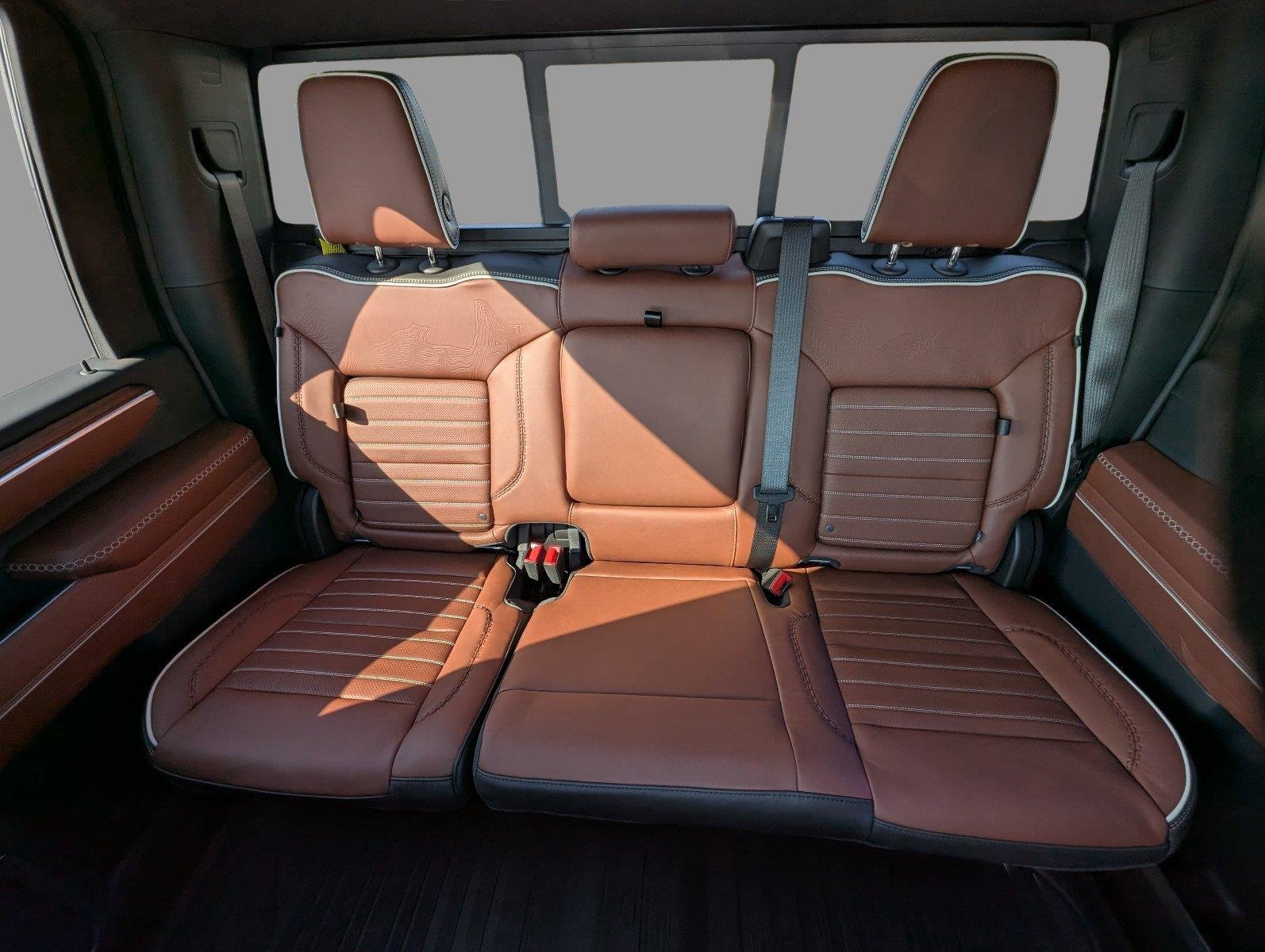 New 2026 Sterling Metallic GMC Denali Ultimate image 33