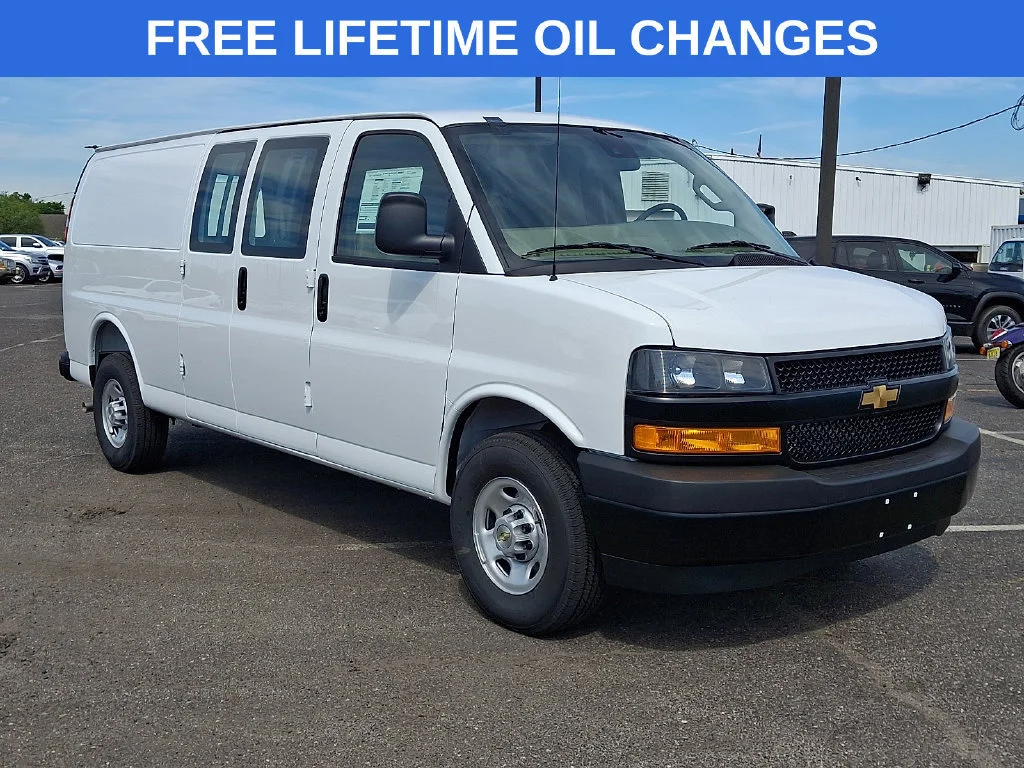 New 2026 Summit White Chevrolet WT image 1