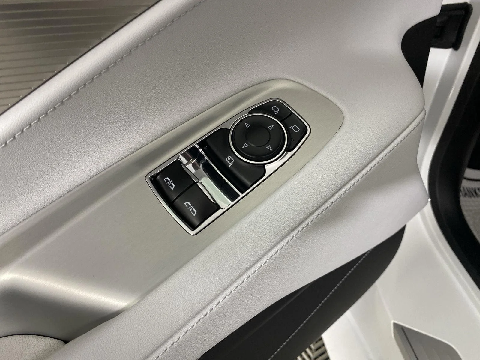 Used 2023 Arctic White Chevrolet 2LT image 18