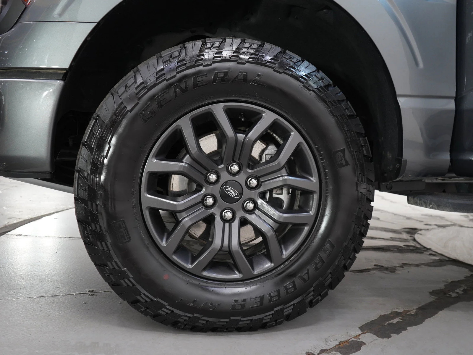 Used 2025 Carbonized Gray Metallic Ford Tremor image 31