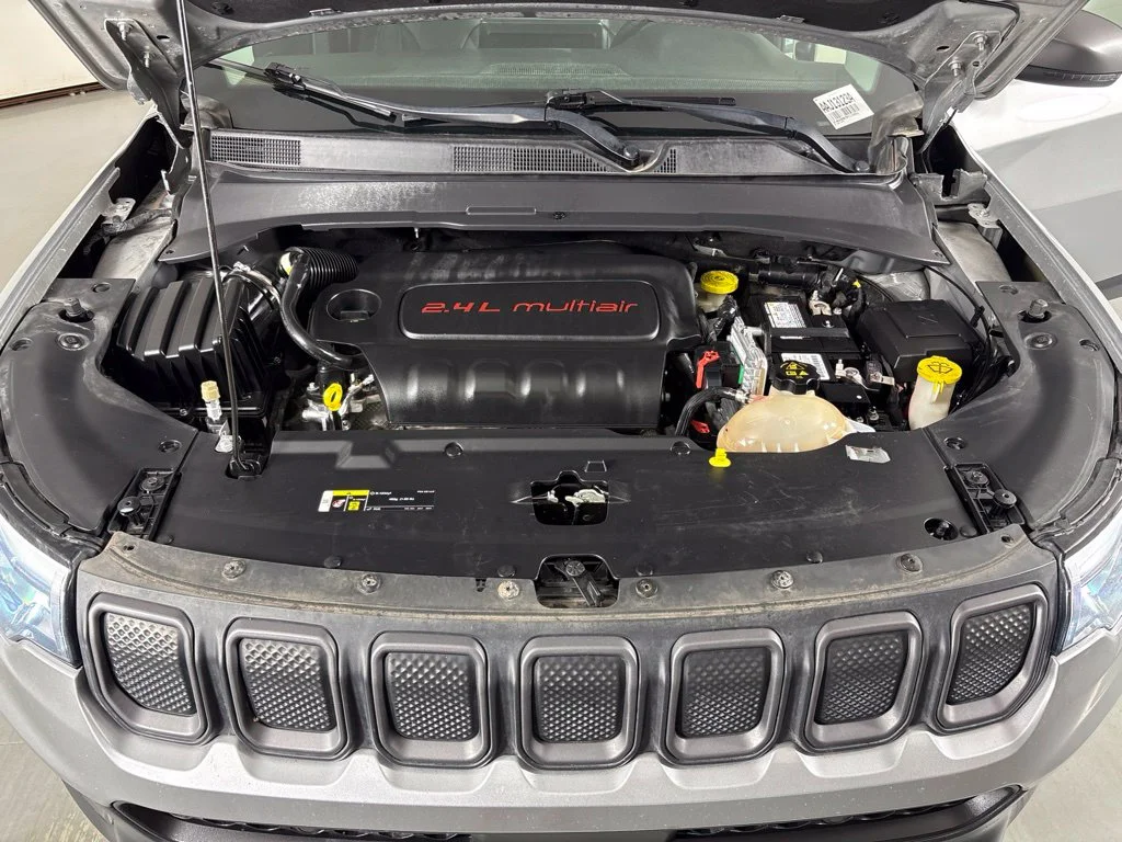 Used 2022 Silver Jeep Trailhawk image 41