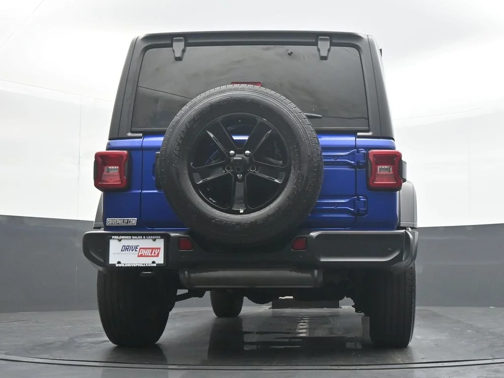 Used 2020 Blue Jeep Unlimited Sport Altitude image 29