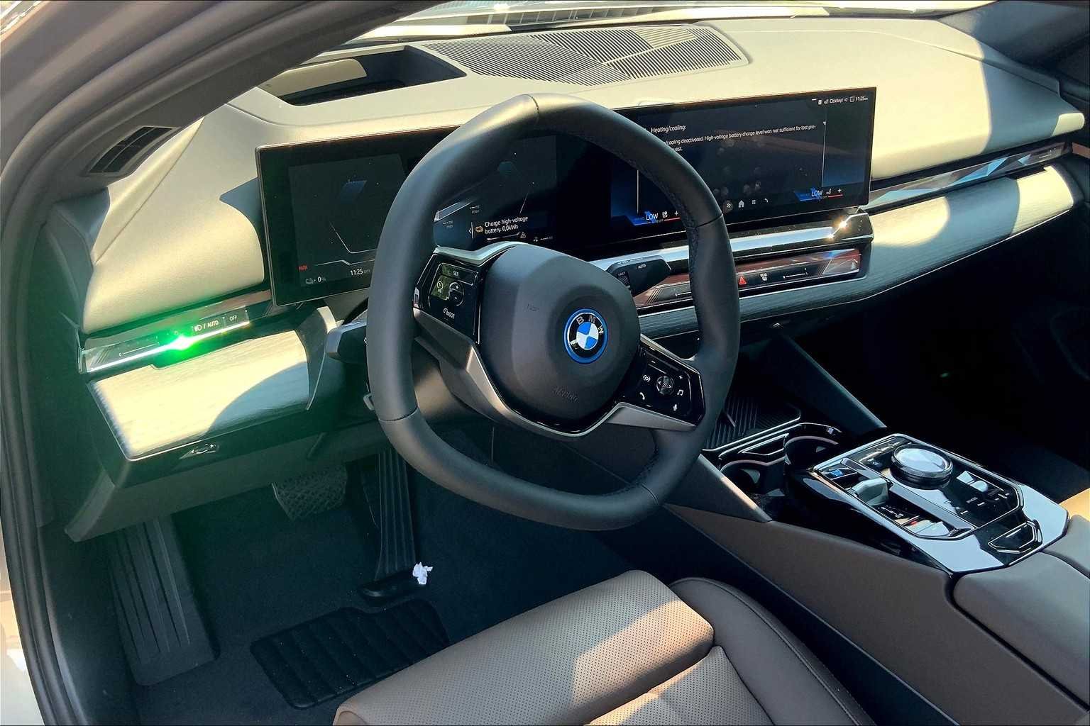 New 2026 Oxide Grey Metallic BMW eDrive40 image 9