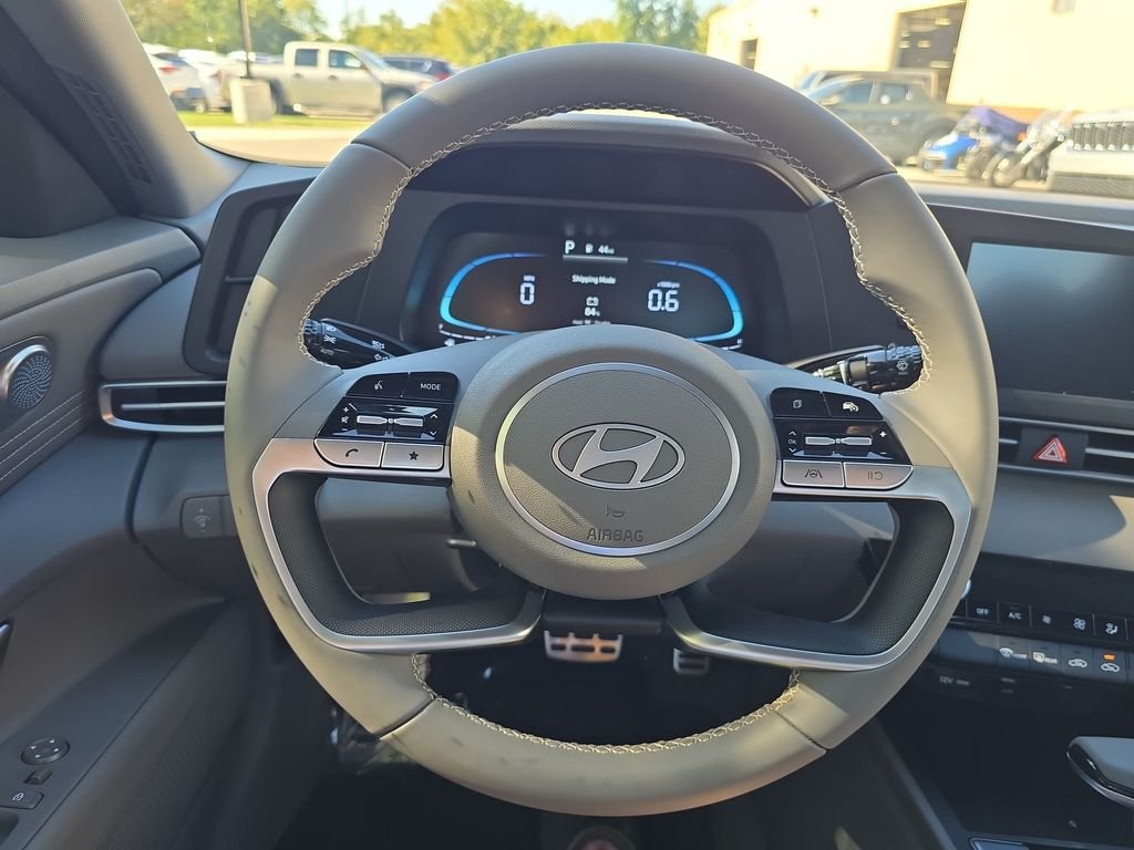 Used 2025 Red Hyundai SEL Sport image 14