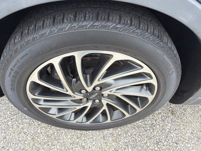 Used 2019 Blue Lincoln Reserve image 10
