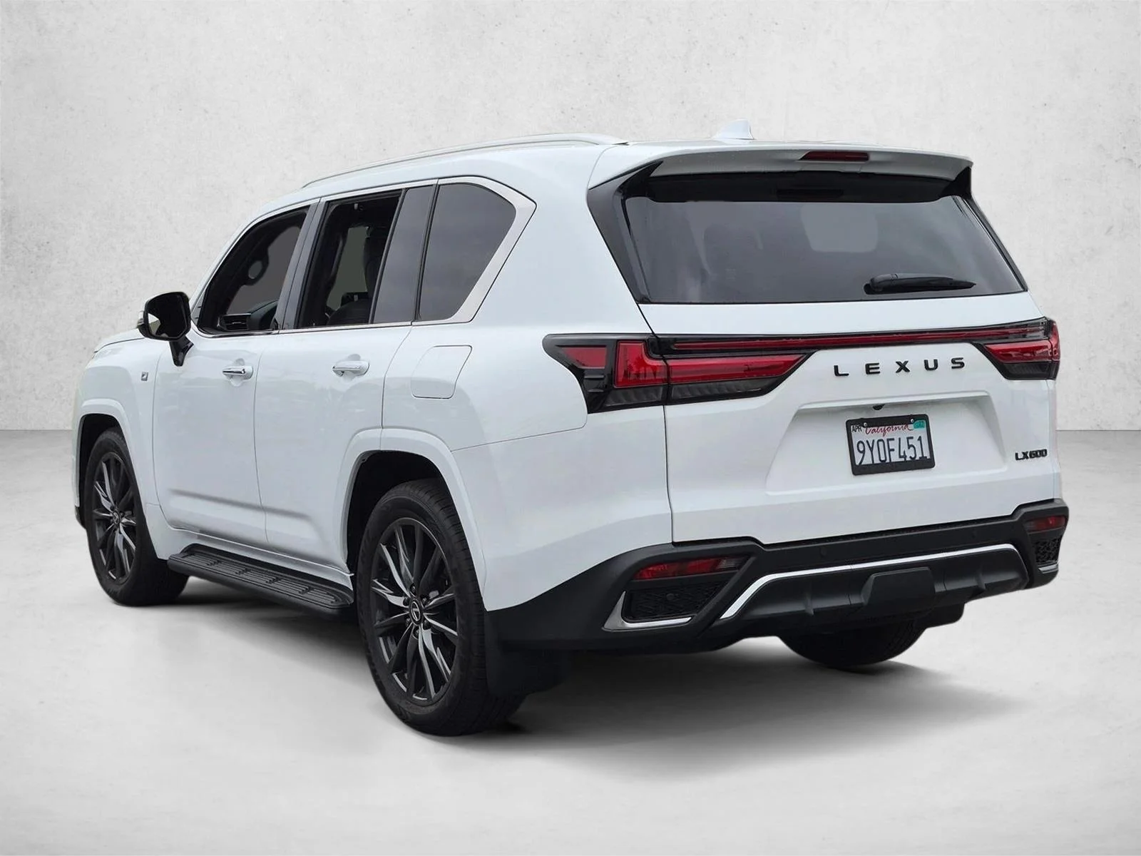 Used 2026 Ultra White Lexus LX 600 F SPORT Handling image 9