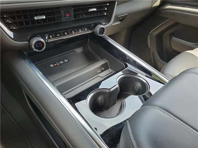 Used 2025 White Chevrolet LT 4x2 image 18