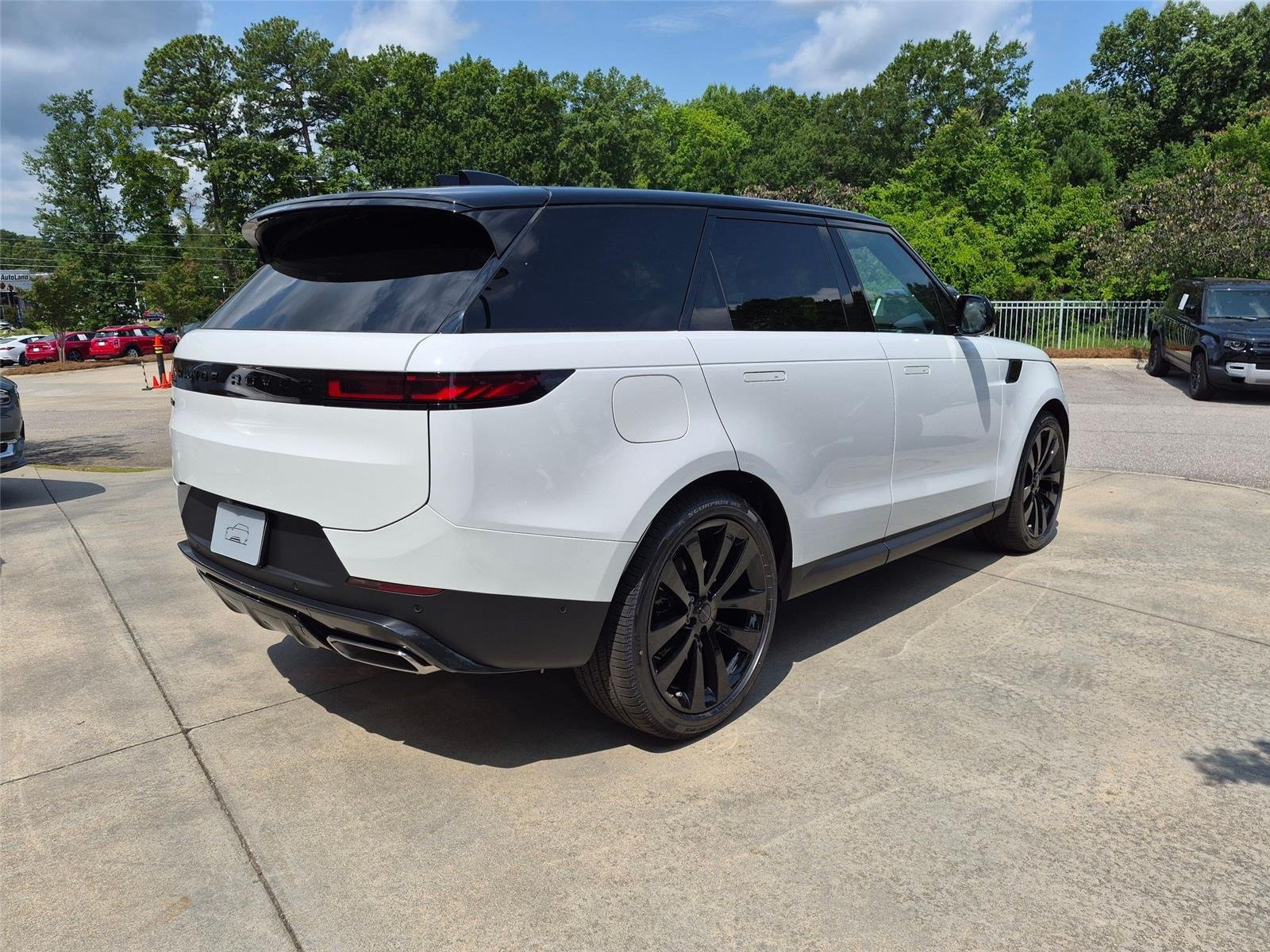 New 2026 Fuji White Land Rover SE image 5