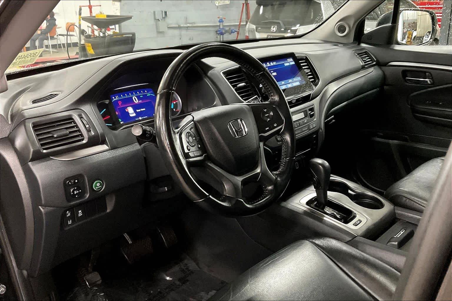 Used 2020 Crystal Black Pearl Honda EX-L image 18