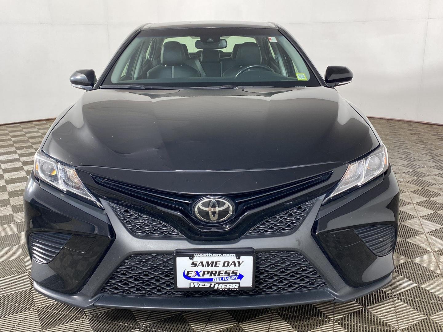 Used 2018 Midnight Black Metallic Toyota SE image 8
