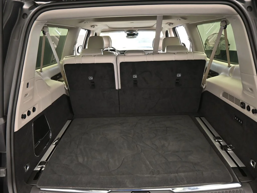 Used 2024 Diamond Black Crystal Pearlcoat Jeep Base image 51