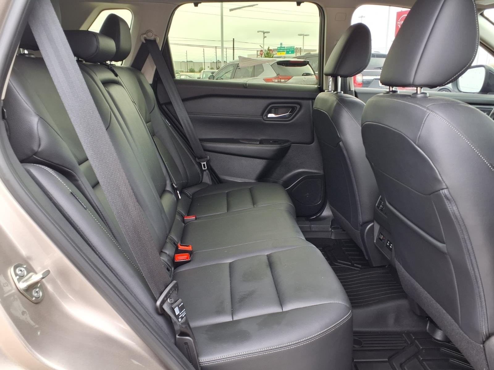 2024 Nissan Rogue SL Silver at Robbins Nissan