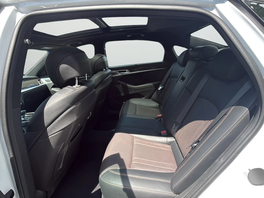 Used 2019 White Genesis 3.3T Sport image 27