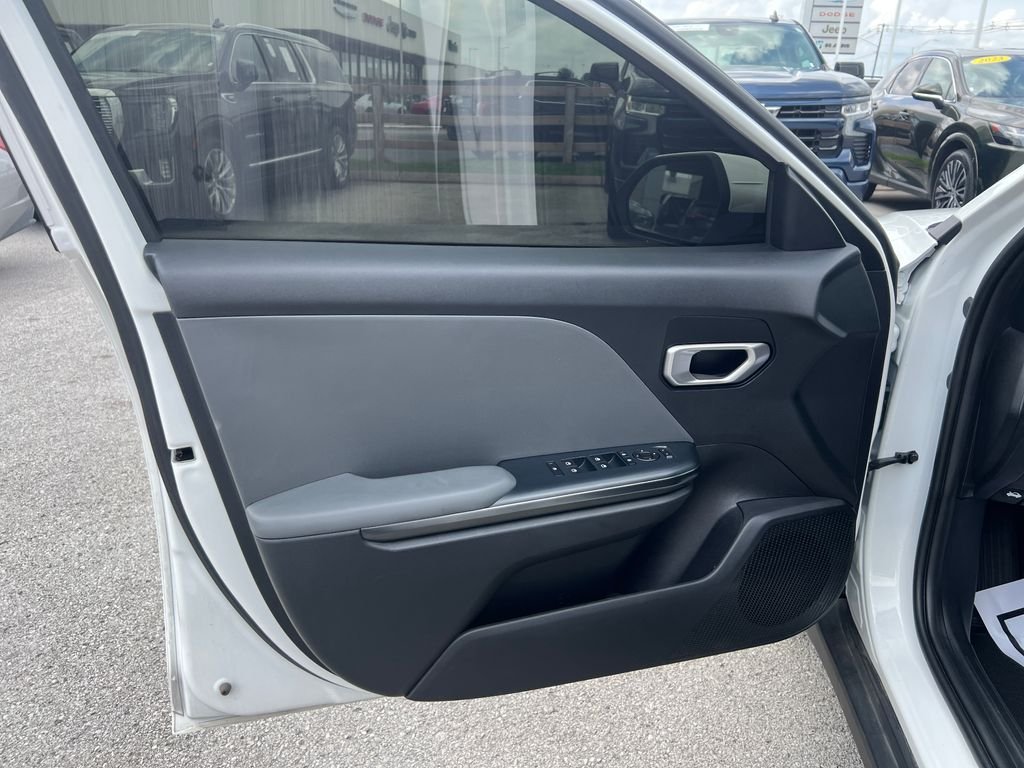 Used 2025 White Kia LX image 12