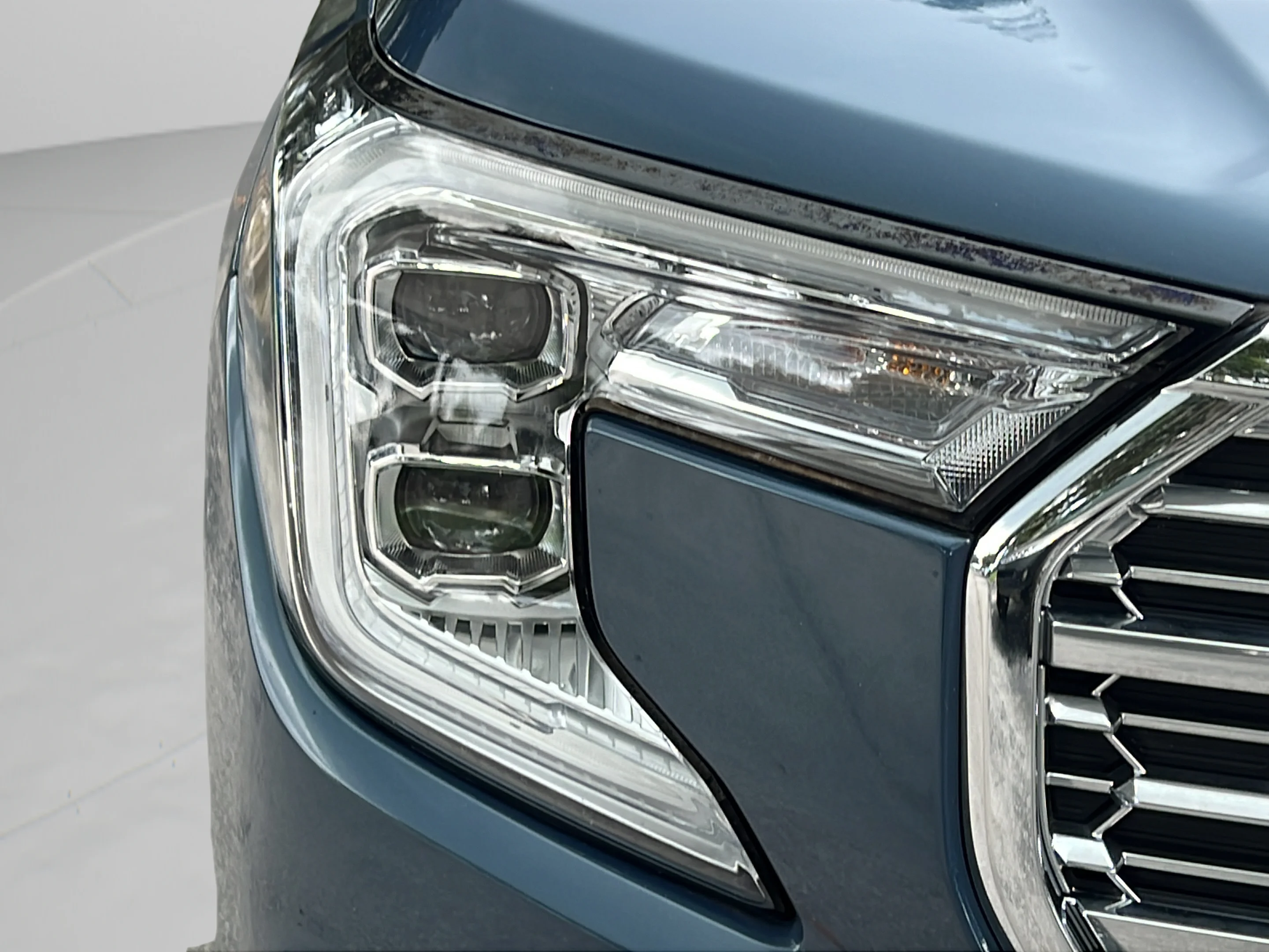 Used 2024 Downpour Metallic GMC Denali image 24
