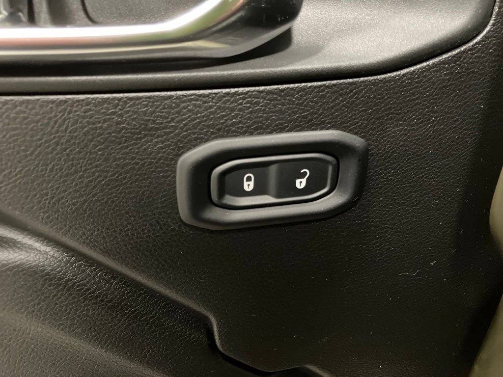 Used 2025 41 Jeep Sport image 9