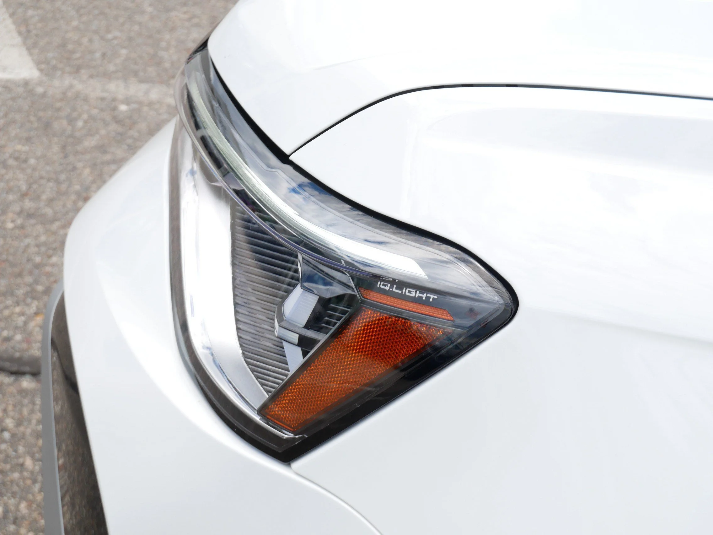 Certified Used 2025 Pure White Volkswagen SE image 16