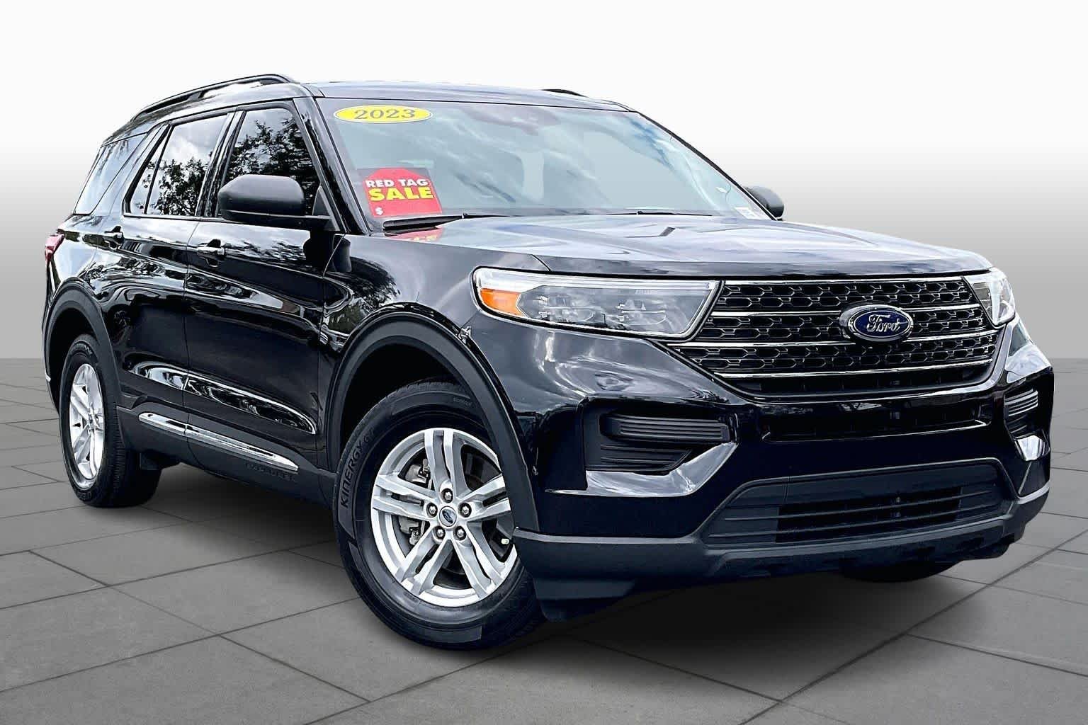 Used 2023 Agate Black Metallic Ford XLT image 3