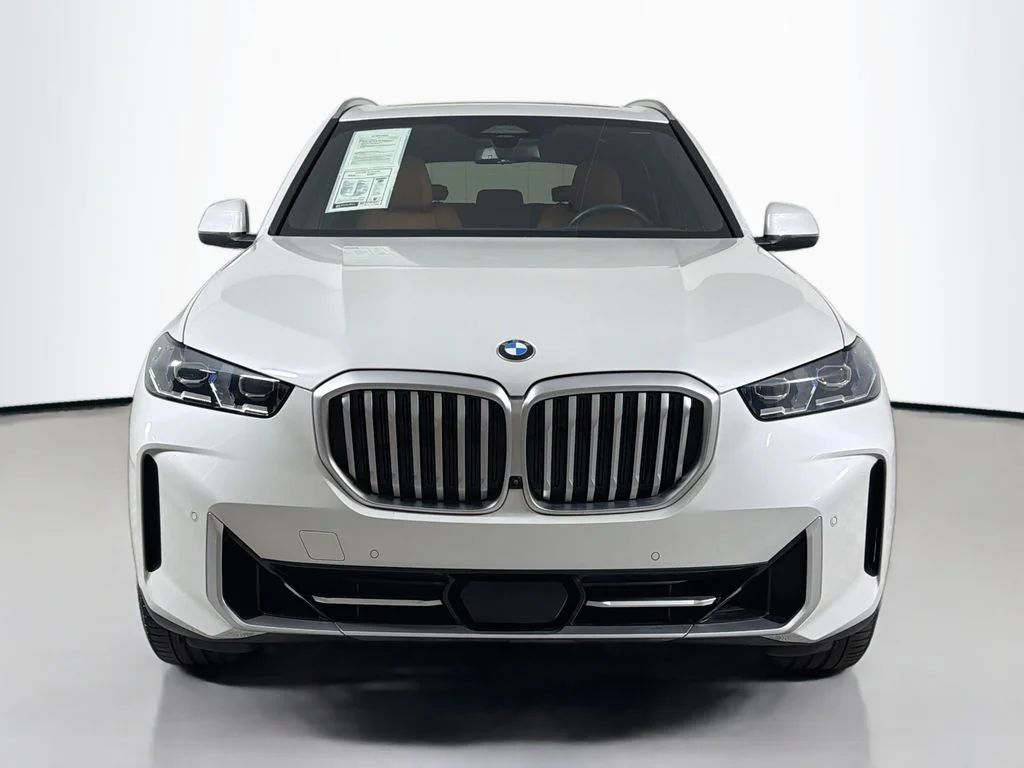 Used 2024 White BMW sDrive40i image 2