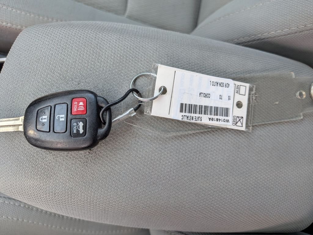 Used 2015 Gray Toyota LE image 30