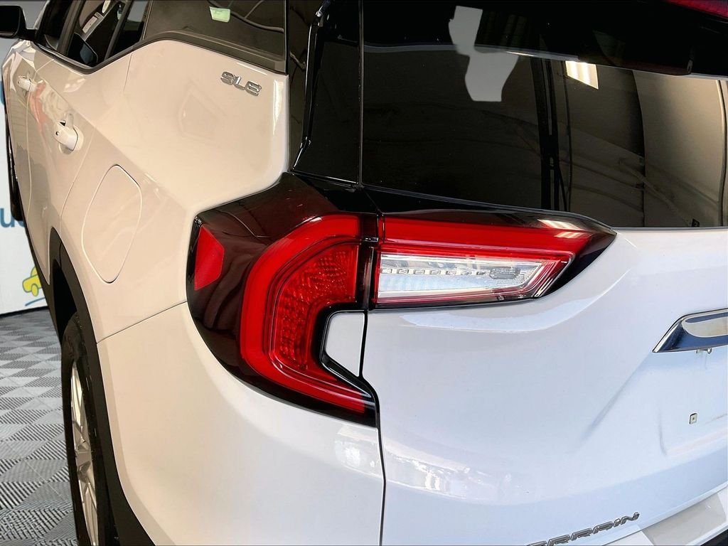 Used 2024 White GMC SLE image 33
