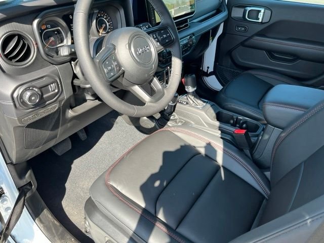 New 2026 Bright White Clear-Coat Exterior Paint Jeep Rubicon image 14