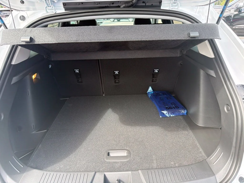New 2026 Summit White Chevrolet LT image 34