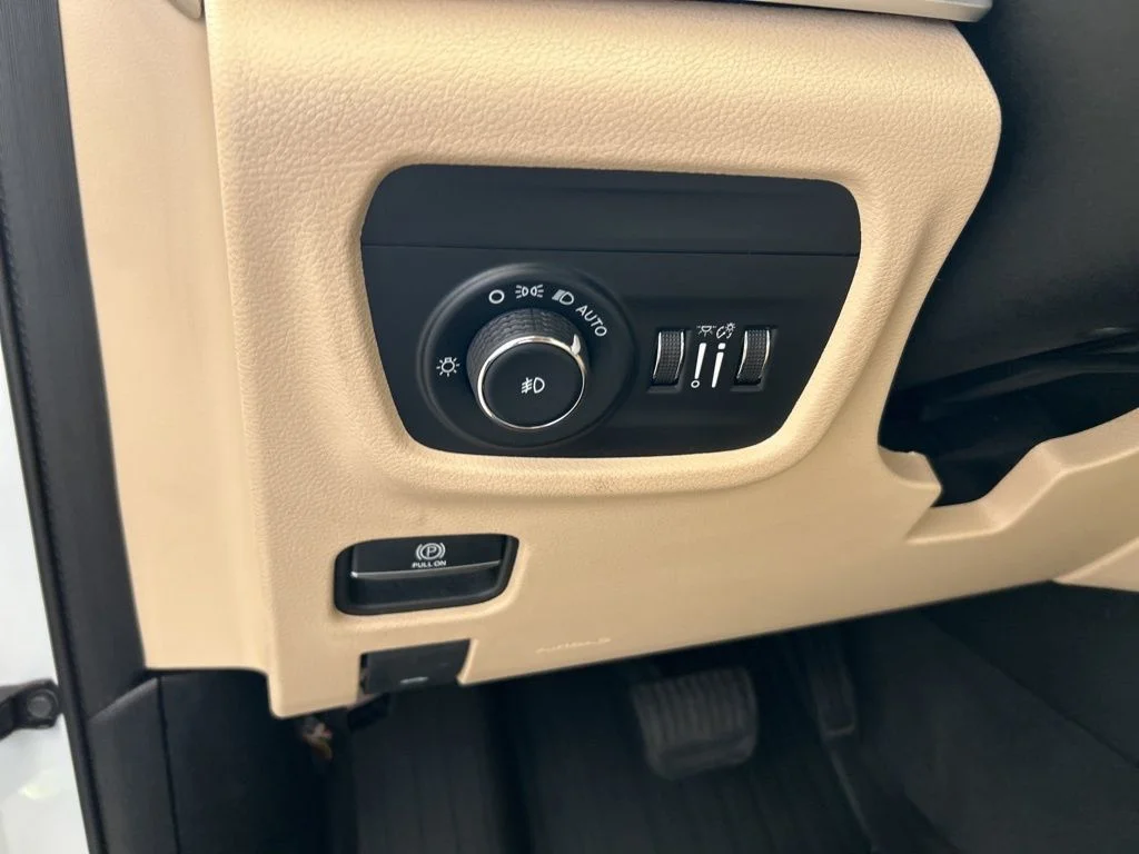 Used 2021 White Jeep Limited image 39
