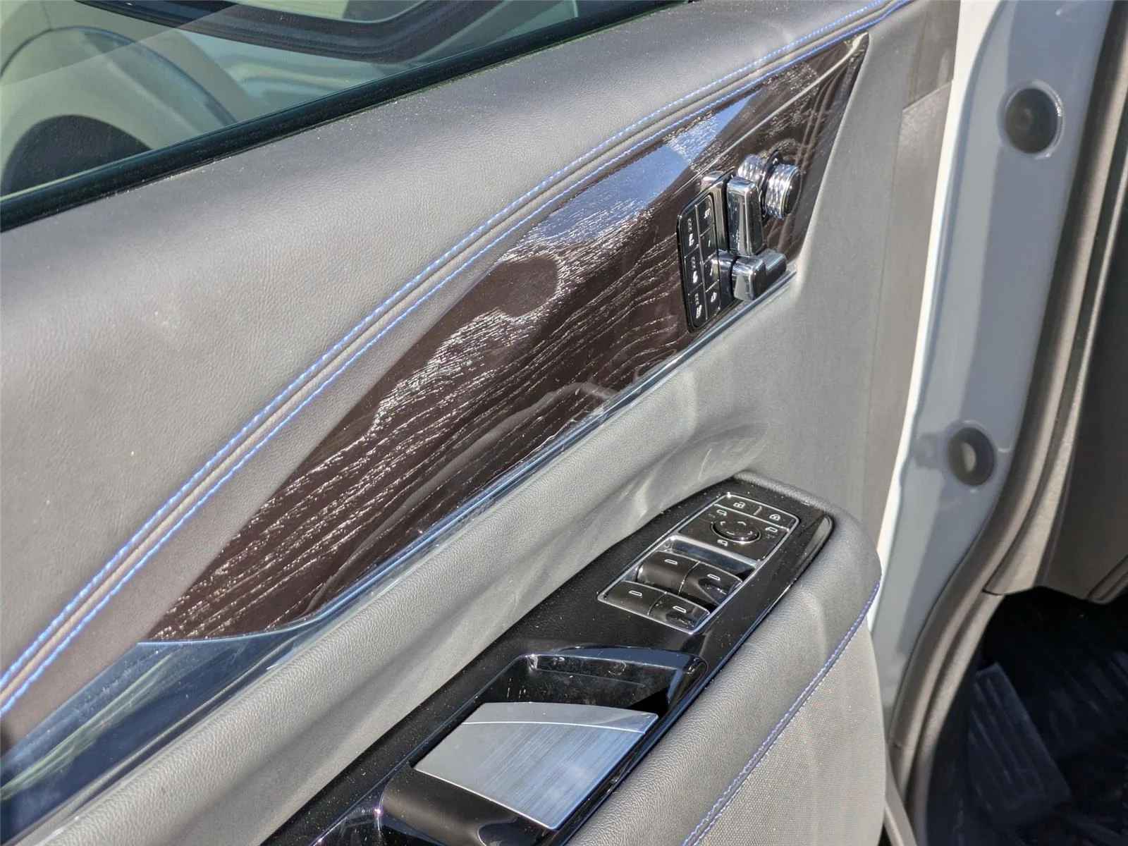 New 2026 Luna Metallic Cadillac Sport image 26