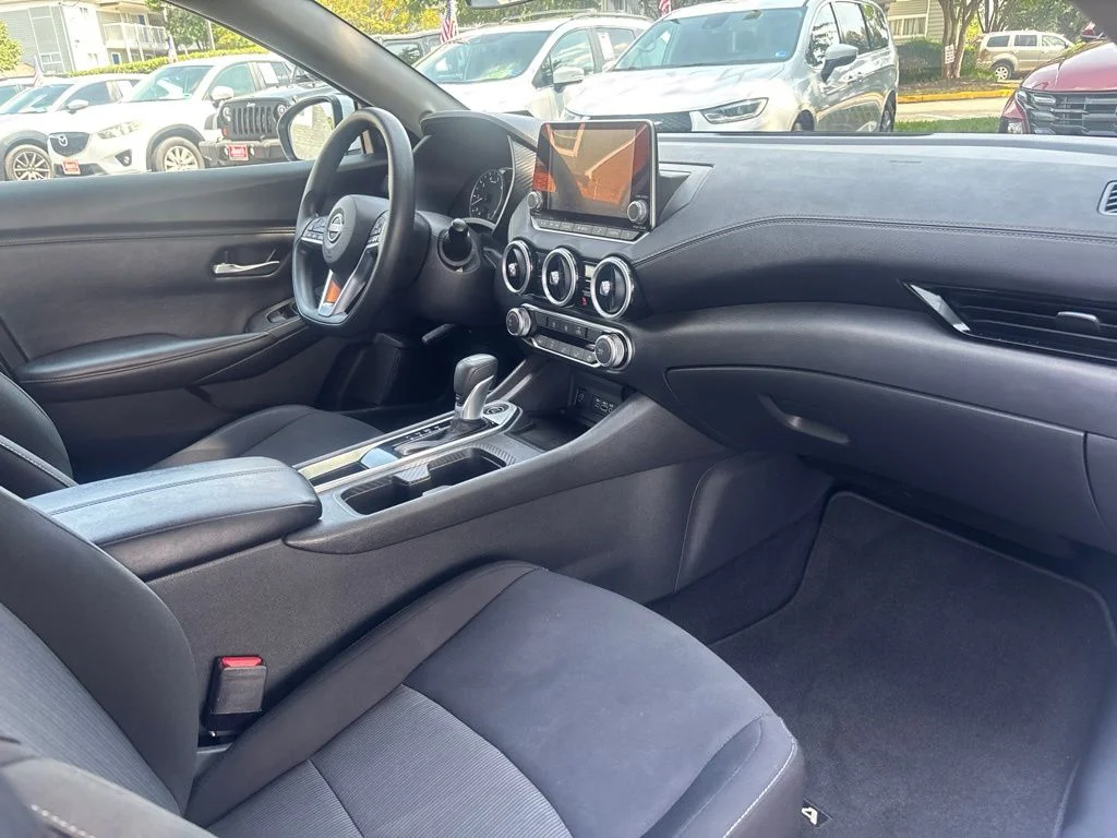 Used 2025 White Nissan SV image 31