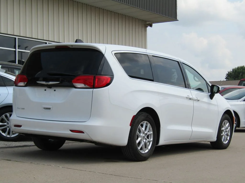 Used 2023 White Chrysler LX image 3