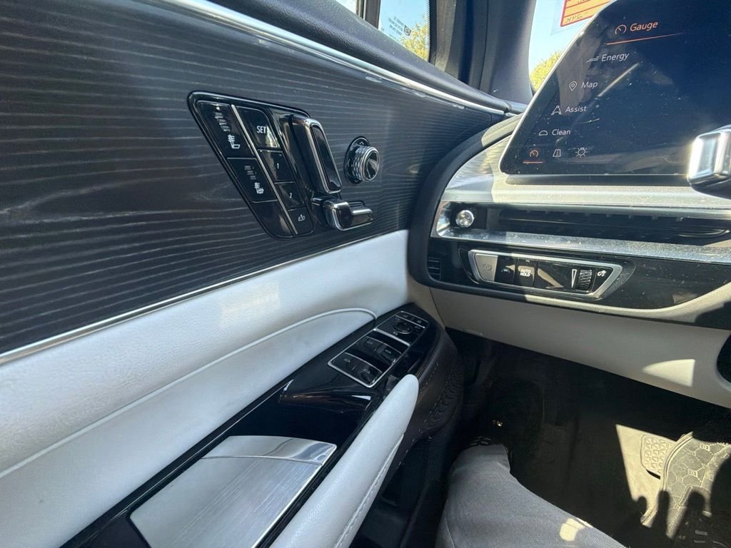 Used 2024 Silver Cadillac Luxury image 13
