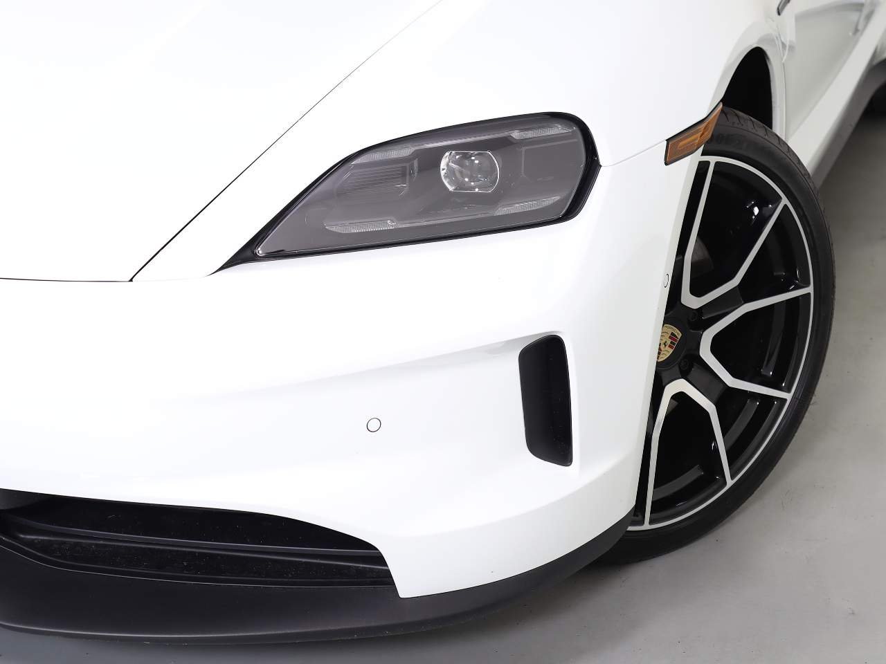 2025 Porsche Taycan Base - Photo 12