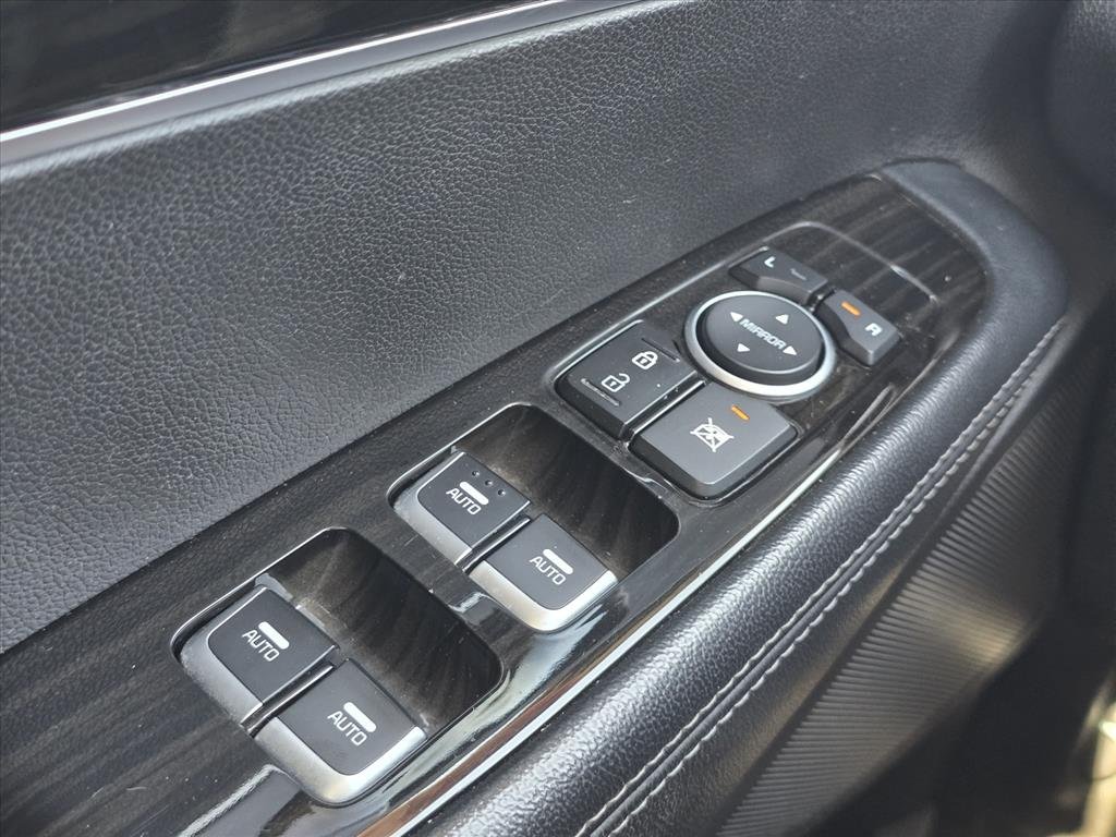 Used 2020 Black Kia LX image 22