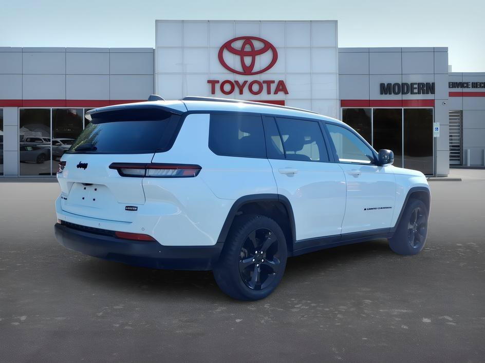 Used 2021 Bright White Clearcoat Jeep Altitude image 5